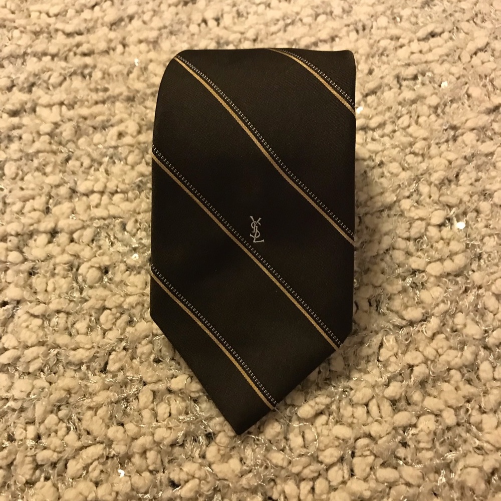 Like new “ YVES SAINT LAURENT “ MENS LOGO NECK TIE!!
